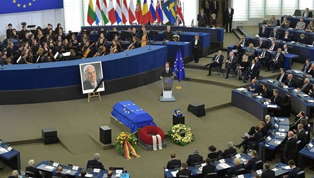 Dunyo "birdamlik arxitektori" Helmut Kol bilan xayrlashdi 