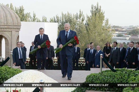 Belarus prezidenti Islom Karimov qabrini ziyorat qildi