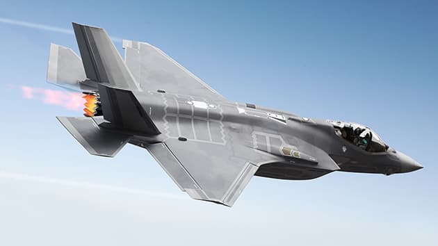 Tramp beshinchi avlod F-35 qiruvchi samolyotining muqobilini topdi