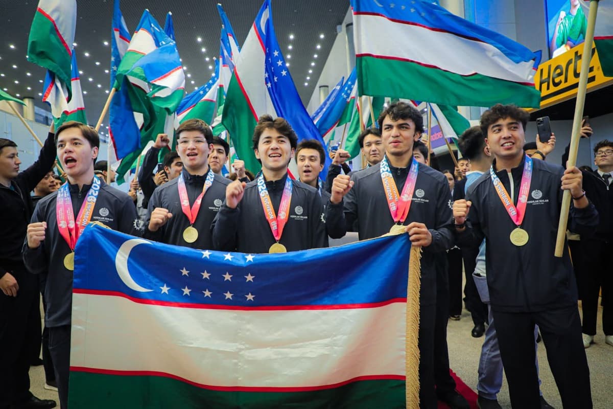 Сборная Узбекистана по робототехнике, победившая на FIRST Global Challenge, награждена медалями