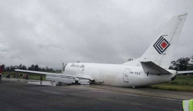 Boeing-737 samolyotining shassisiz qo‘nishi videoga tushirildi