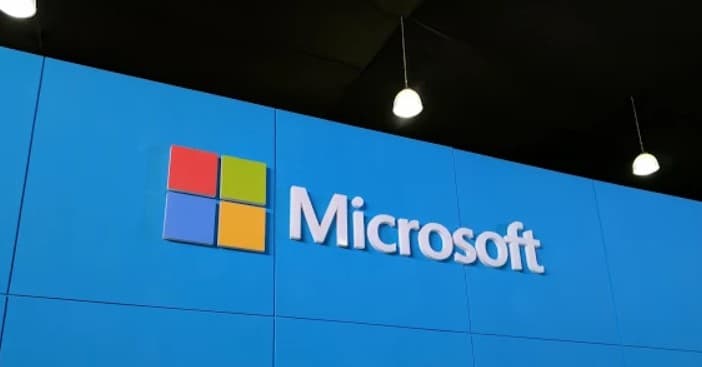 Microsoft xodimi taqdimot vaqtida raqobatchi kompaniya brauzeridan foydalanishga majbur bo‘ldi 