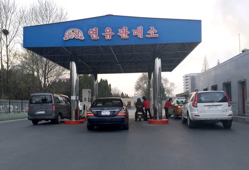 Sanktsiyalar ish berishni boshladi: KXDRda benzin narxi uch barobarga qimmatlashdi