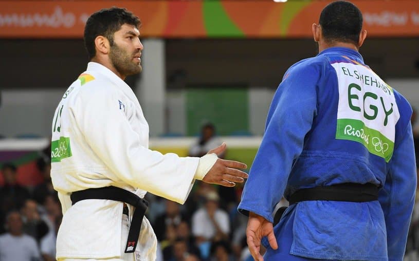 Misrlik dzyudochi isroillik raqibiga qarshi bahsdan keyin unga hurmatsizlik qilgani uchun Olimpiadadan haydab yuborilgan