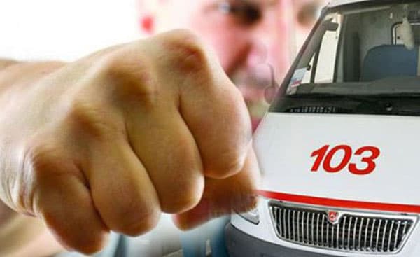 «Tez yordam» vrachlari nolasi: «Odamlardan kaltak yeyish uchun 10 yil o‘qimaganmiz»