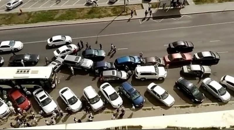 Ostonada avtobus va 9 ta mashina ishtirokida yirik YTH yuz berdi