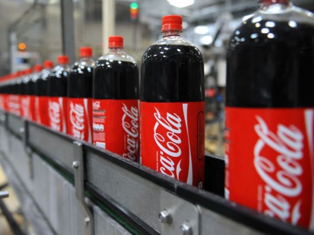 Coca-Cola aksiyalari narxi tushumning kamaygani haqidagi hisobotdan keyin tushib ketdi 