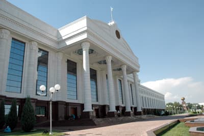 Ikki senator va bir deputatning vakolati muddatidan ilgari tugatildi