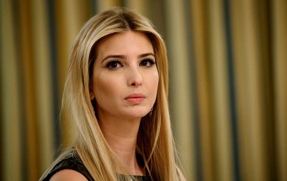 Иванка Трамп Сурияга берилган зарбадан кейин отаси билан фахрланишини айтди