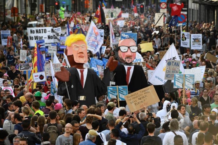 Бельгияда Трампнинг келишига қарши минглаб одамлар намойишга чиқишди