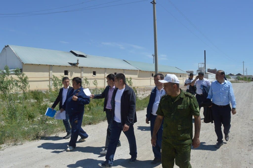 Navoiy hokimi 22 kilometrlik yo‘lni piyoda bosib o‘tib, obodonlashtirish ishlari bilan tanishdi