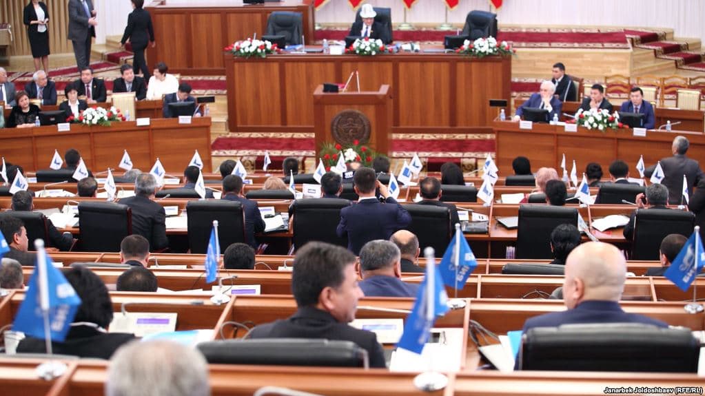 Qirg‘iziston prezidenti parlamentni tarqatib yuborish taklifini qo‘llab-quvvatladi