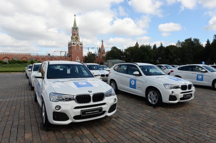 Rossiyalik Olimpiada sovrindorlari oq rangli BMW avtomobillari bilan taqdirlanadi