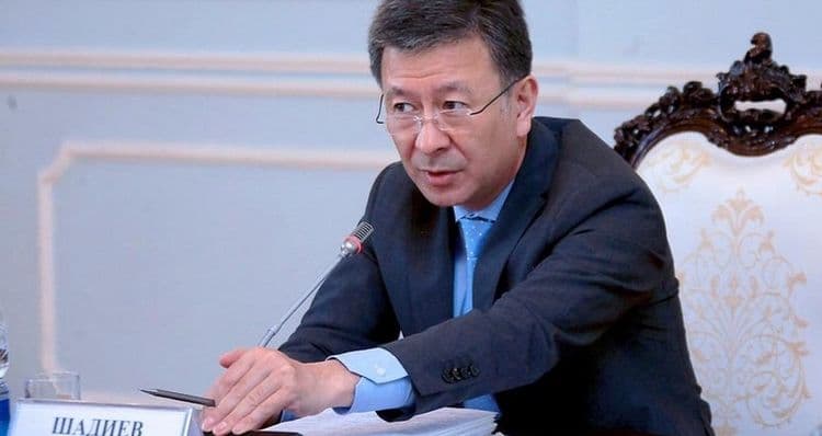 Qirg‘izistonda birinchi amaldor deputat paydo bo‘ldi 