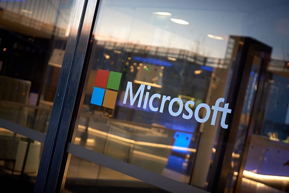 Microsoft kompaniyasi kayfiyatga ta'sir qiluvchi «aqlli» ko‘ylak ishlab chiqdi