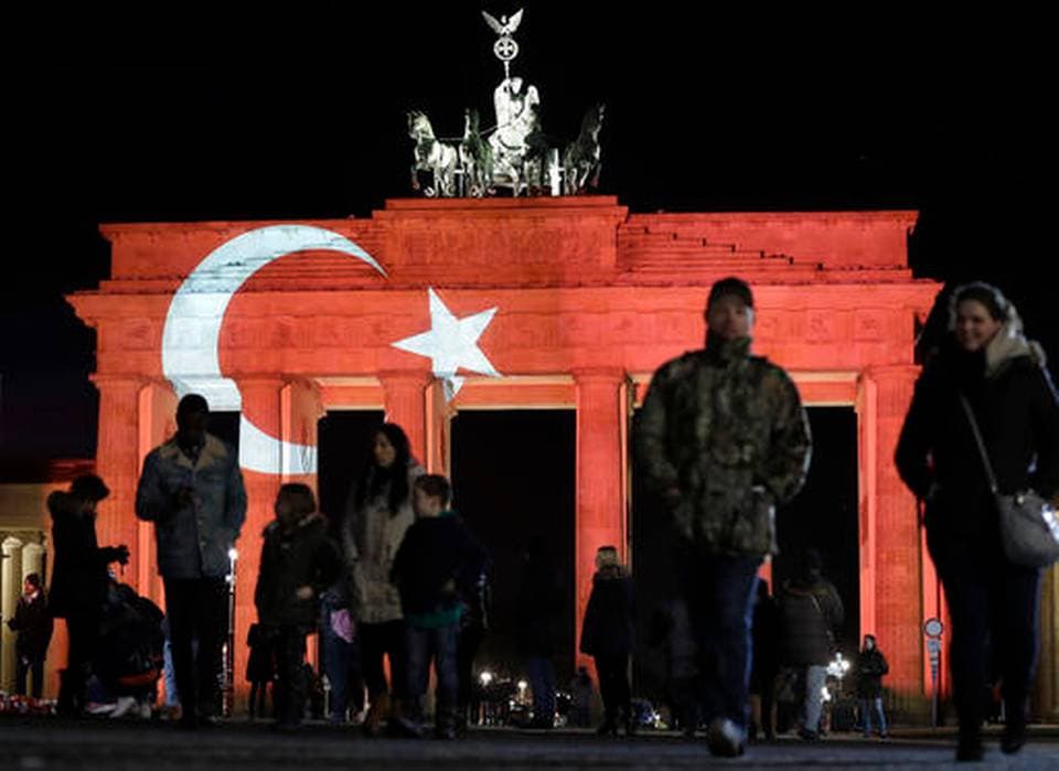 Istanbulda turizm sanoati xodimlari terrorga qarshi marshni amalga oshirishdi