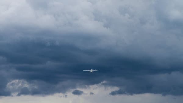 Misrlik mutasaddilar EgyptAir samolyoti dengizga qulab tushganini aytishmoqda