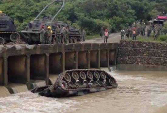Tayvandagi mashg‘ulot vaqtida tank daryoga qulab tushishi oqibatida 4 harbiy halok bo‘ldi