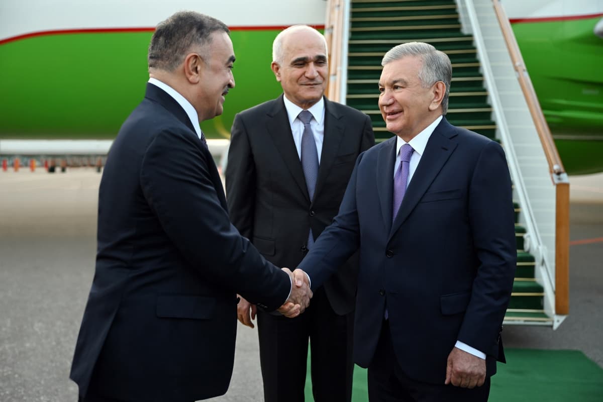 Shavkat Mirziyoyevning Ozarboyjonga amaliy tashrifi boshlandi