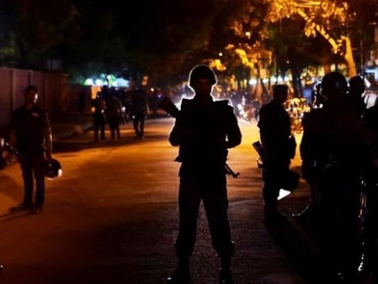 Dakkada jangarilar tomonidan egallangan restorandan asirlarning bir qismi qutqarildi