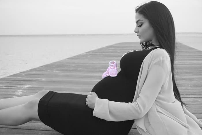 Nyu-Yorkdagi vizajist ayol to‘lg‘oq vaqtida pardoz qildi