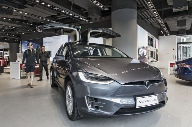 Tesla o‘zining X modelidagi 11 ming avtomobilni chaqirib olmoqda