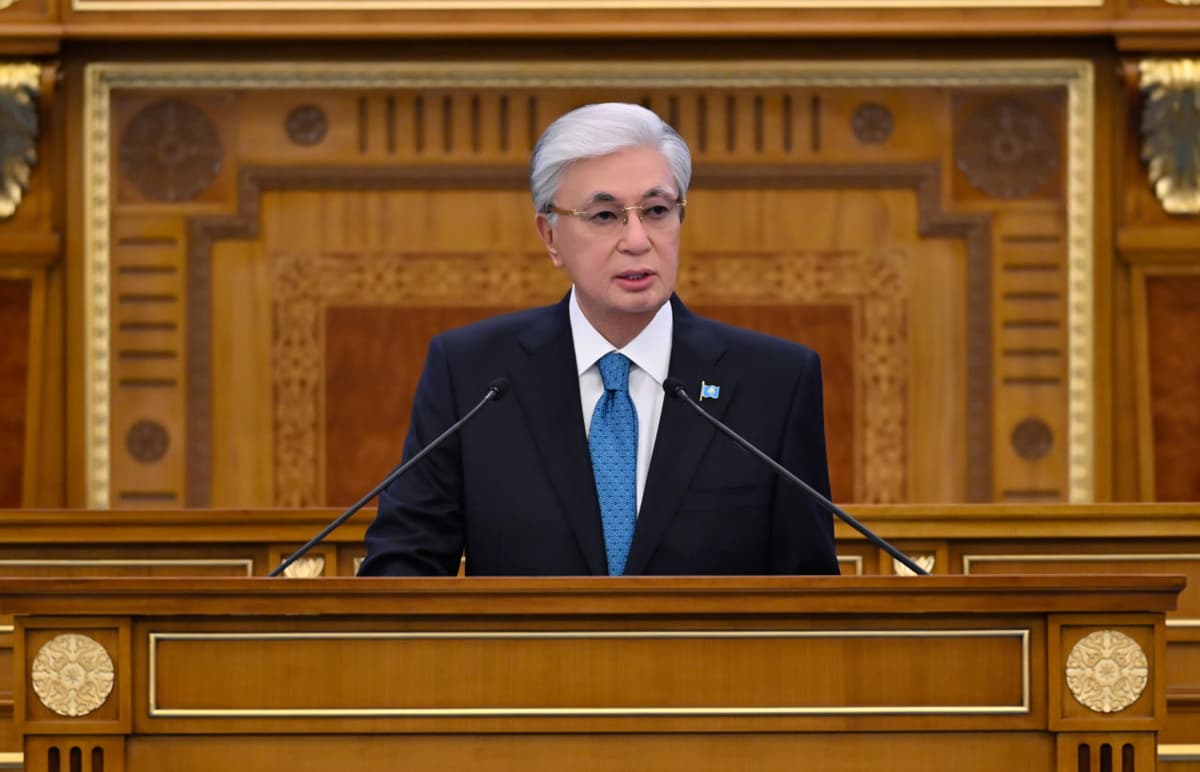 Президент Казахстана предложил ввести налог для богатых