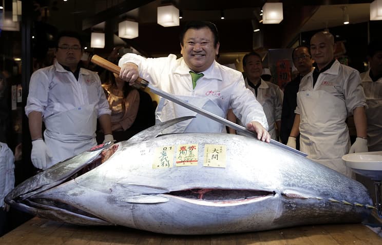 Tokio baliq kimoshdi savdosida 212 kg keladigan ko‘k tunets sotildi