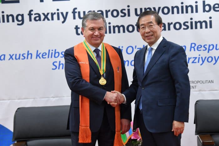 Mirziyoyevga Seul shahrining faxriy fuqarosi unvoni berildi