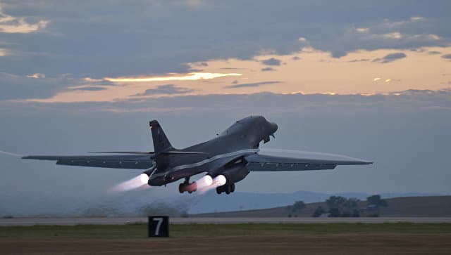 AQSh Tinch okeaniga bombardimonchi samolyotlarini safarbar etadi