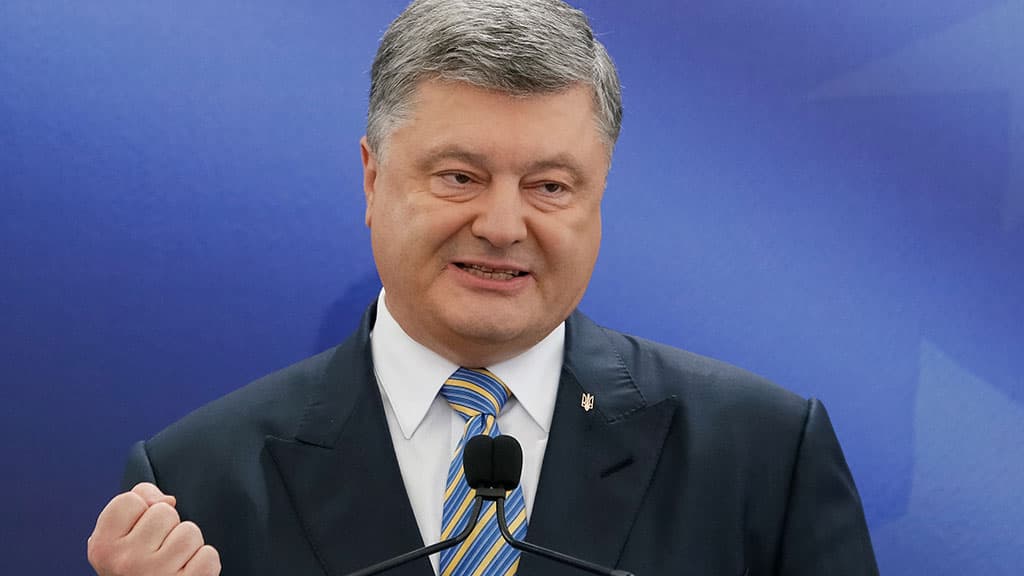 Poroshenko "Russia" yozuvli futbolkani kiygan o‘g‘lini koyib berganini ma'lum qildi 