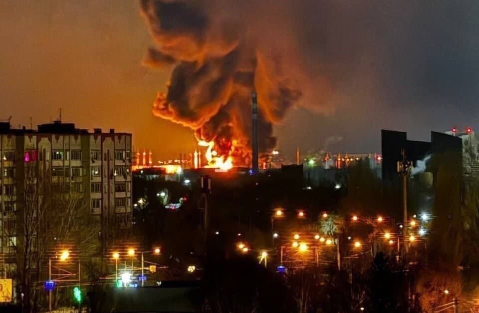 Engelsda neft bazasidagi yong‘inni ikki kundan beri o‘chirishning iloji bo‘lmayapti