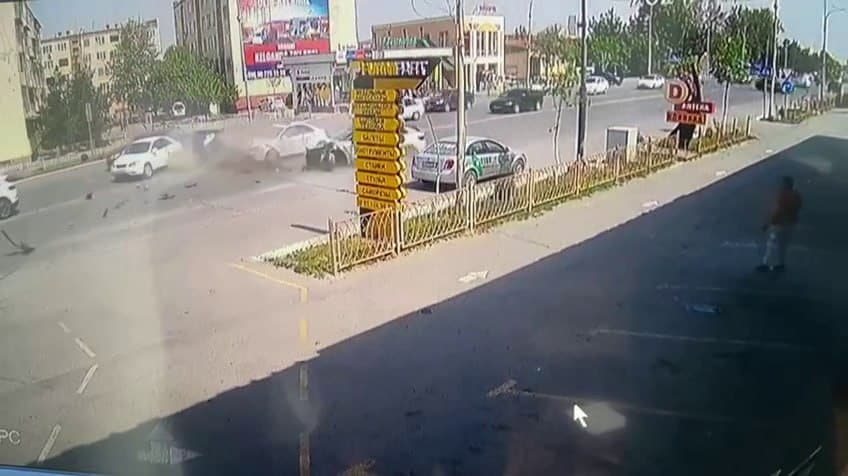 Фарғонадаги ЙТҲда ҳайдовчи ҳалок бўлди