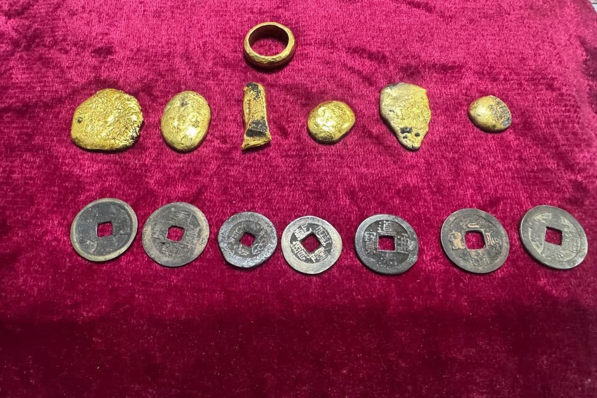 Customs officers intercept attempted smuggling of gold and Chinese coins at Tashkent airport