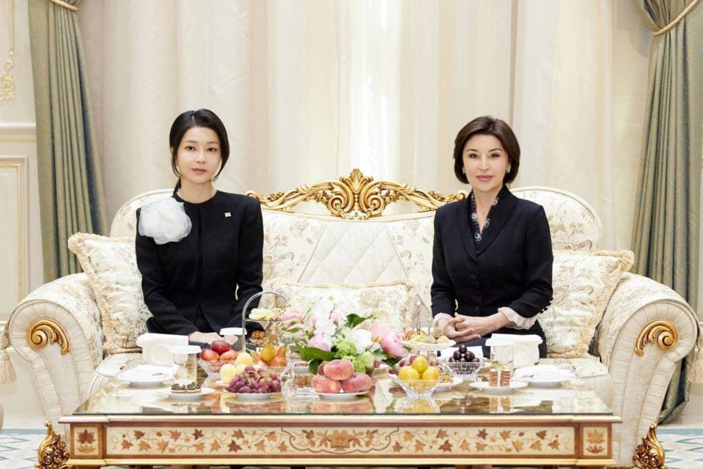First ladies of Uzbekistan and South Korea hold a meeting 