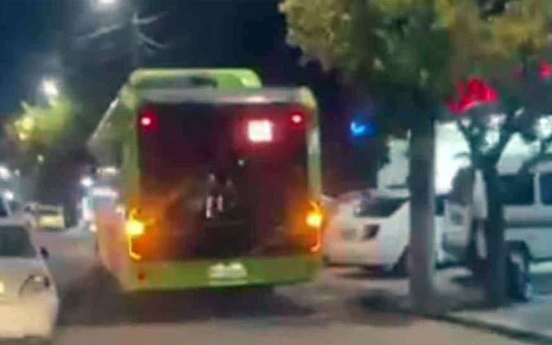 Toshkentda avtobus yo‘lning belgilanmagan qismidan yugurib kelgan fuqaroni urib yubordi