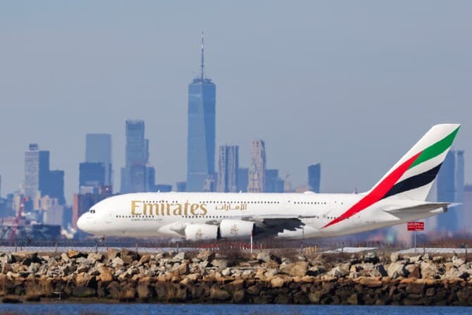 Emirates yo‘lovchilarning samolyot bortiga peyjyer va ratsiyalar olib chiqishini taqiqladi