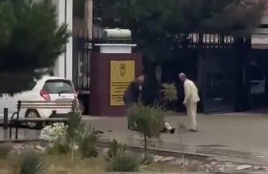  ​​​​​​​Убийство на глазах у всех — в Бухарской области преступник в общественном месте зарезал двух человек