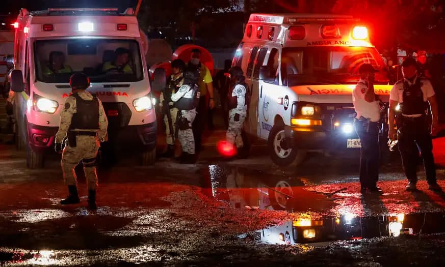 Meksikada mitingda sahnaning qulashi oqibatida 9 kishi halok bo‘ldi
