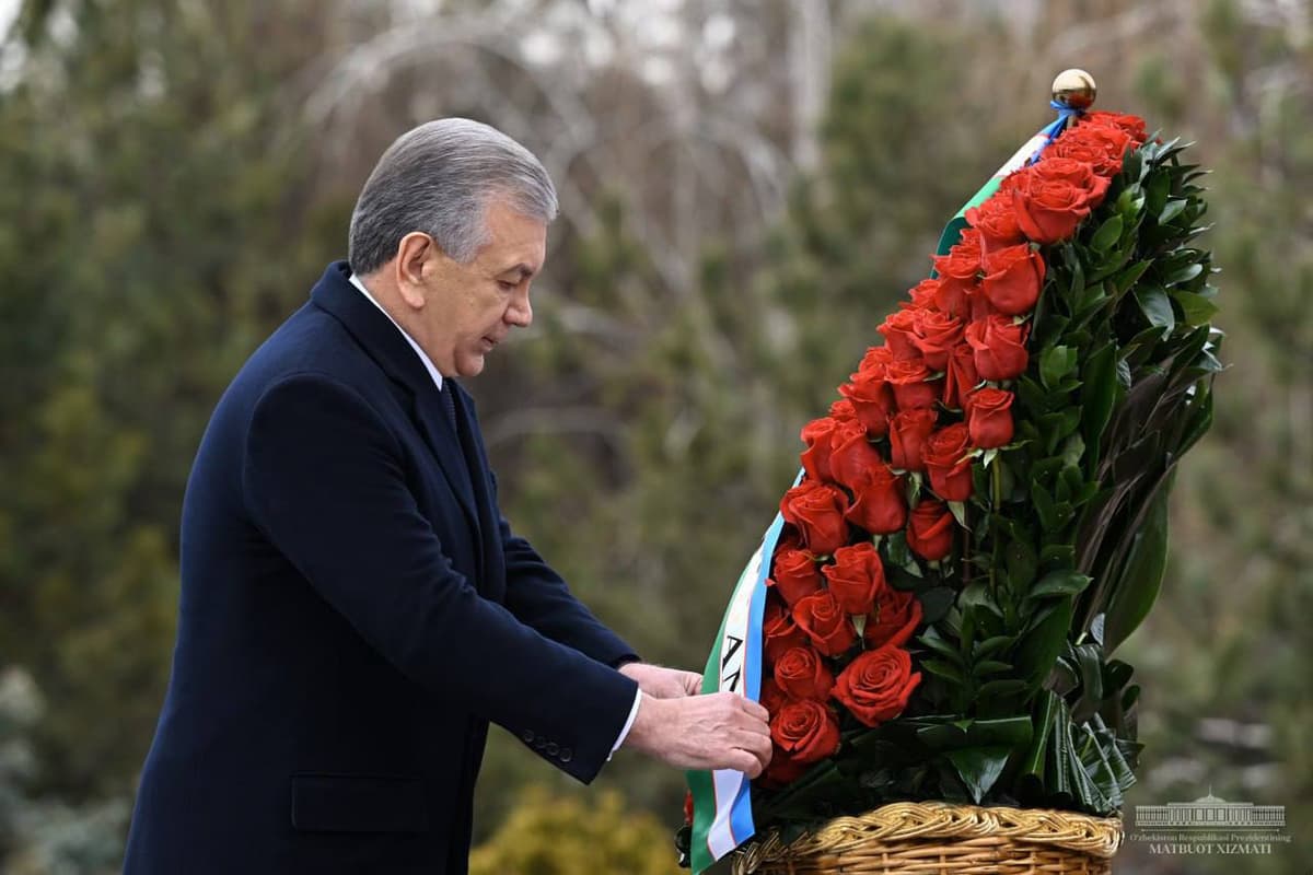 Шавкат Мирзиёев почтил память Первого президента