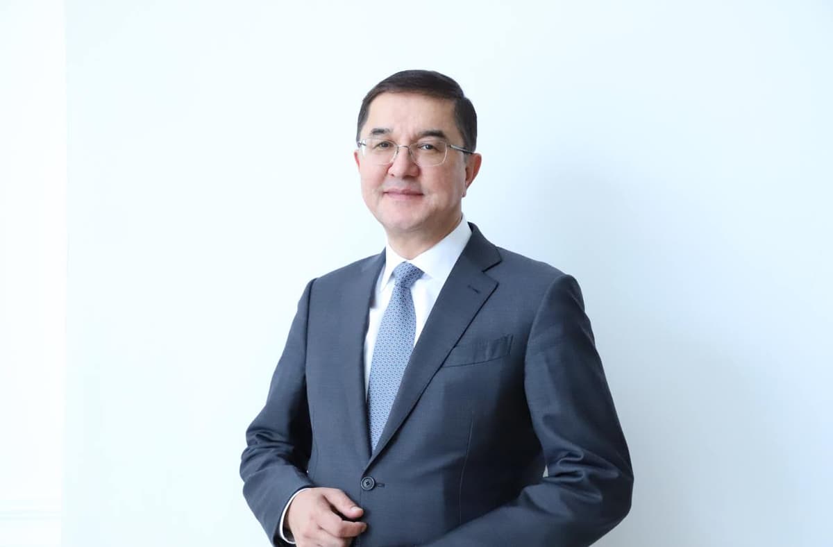 Мирзиёев присвоил Джамшиду Кучкарову звание «Заслуженный экономист» 