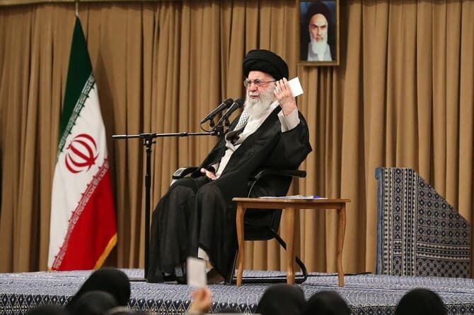 Eron oliy rahnamosi «Hizbulloh» rahbari o‘ldirilganidan keyin xavfsiz joyga ko‘chirildi
