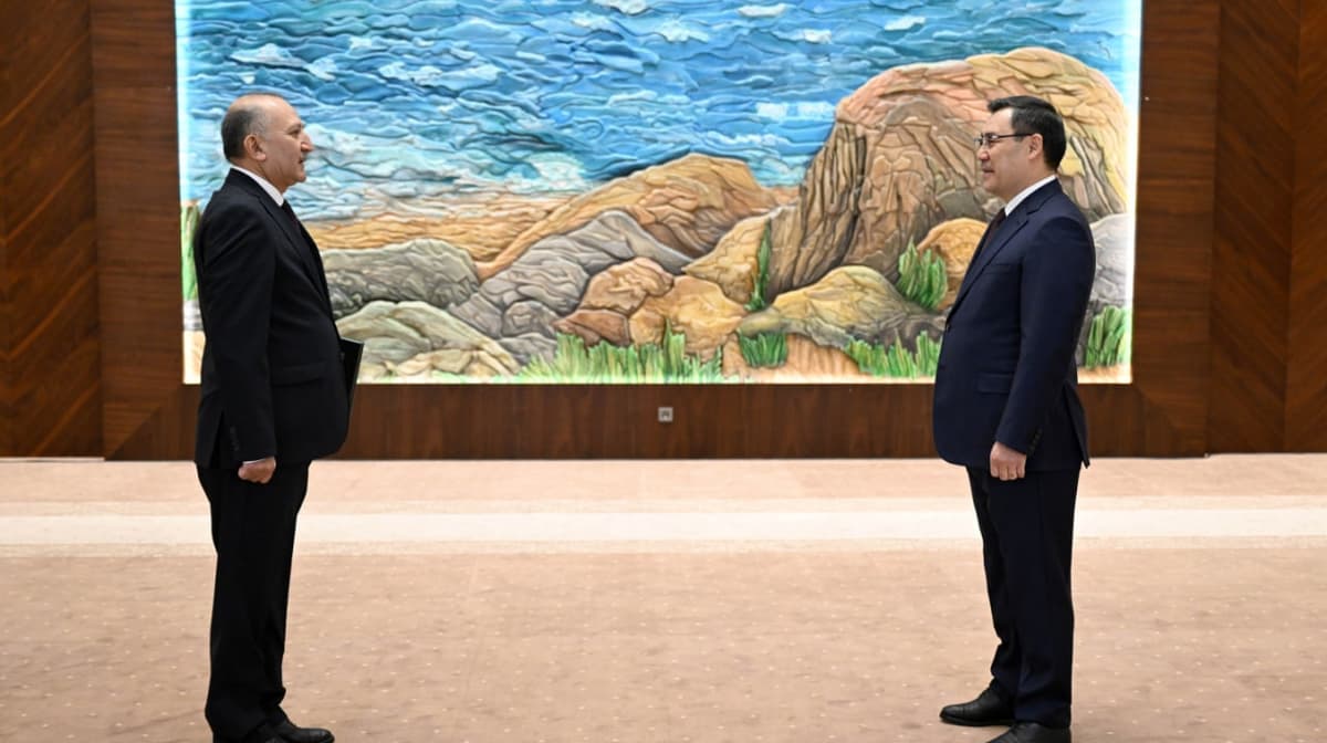 Uzbekistan’s new ambassador to Kyrgyzstan presents credentials to President Japarov