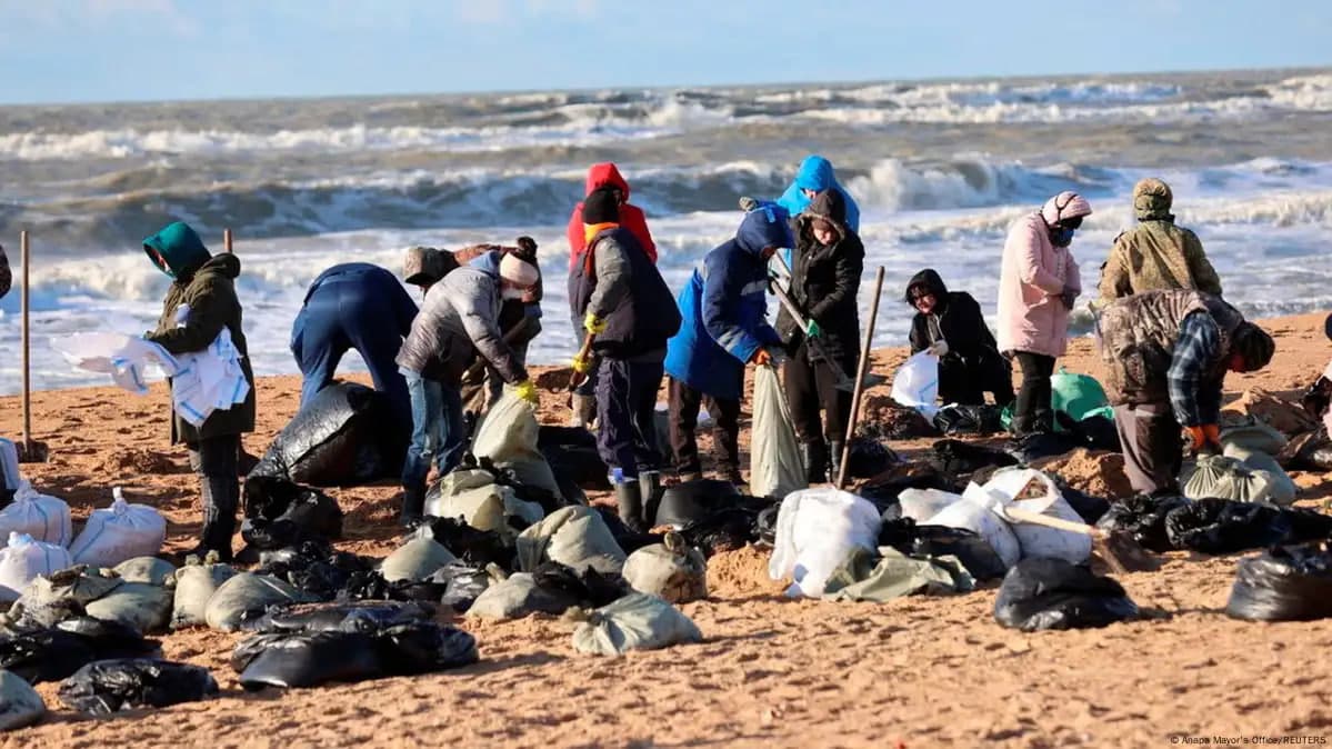 RFdagi tankerlar halokati: ifloslanish 200 ming tonnaga yetishi mumkin