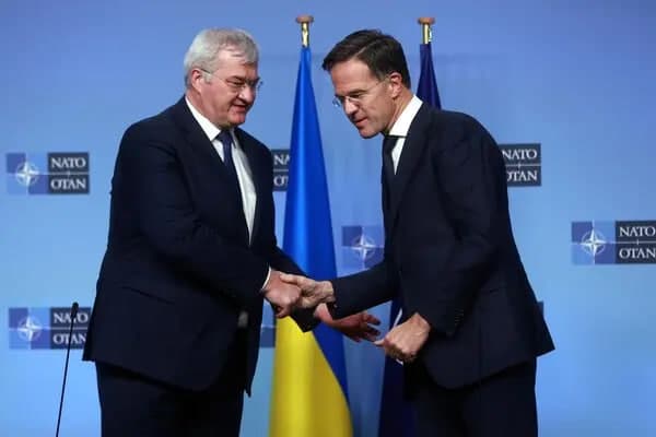Генсек НАТО предложил Украине отложить мирные переговоры с РФ 