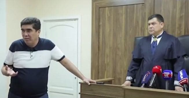 Председатель суда, поучавший журналистов, отделался предупреждением