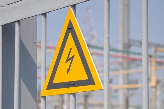 Jizzaxda elektr ta’minoti korxonasi elektromontyori tok urishi oqibatida vafot etdi