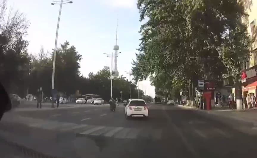 Toshkentda Spark skuterni urib yubordi