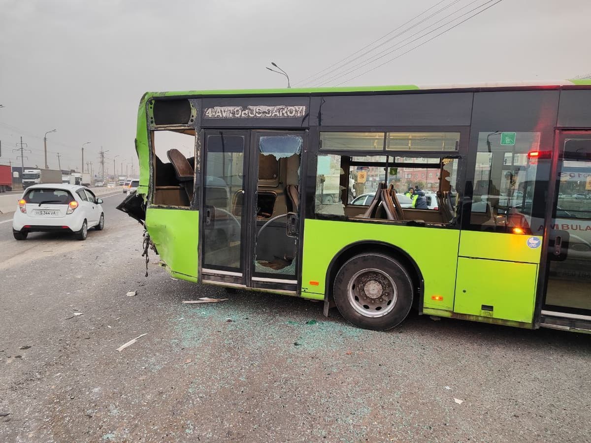 Toshkentda avtobus va yuk avtomobili to‘qnashdi
