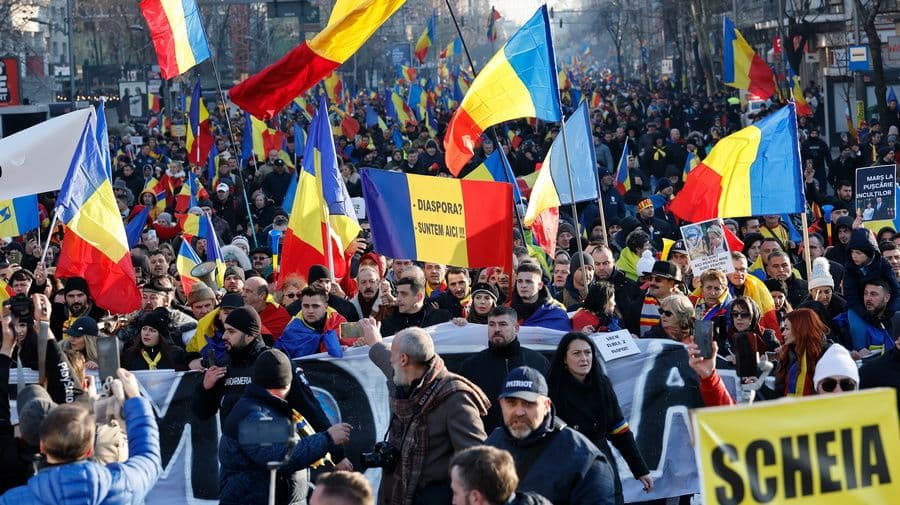 Ruminlar prezidentlik saylovlari natijalari bekor qilinganiga qarshi norozilik bildiryapti